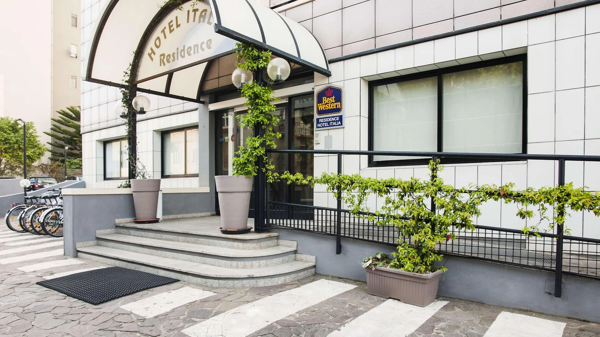 Best Western Hotel Residence Italia クアルトゥ・サンテーレナ イタリア